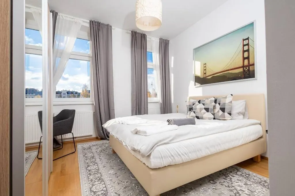 Orestaliving- 3Br On The Daube Canal/Friedensbruecke Vienna 0*,  Austria
