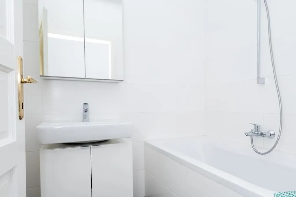 Apartment Orestaliving- 3Br On The Daube Canal/Friedensbruecke Vienna